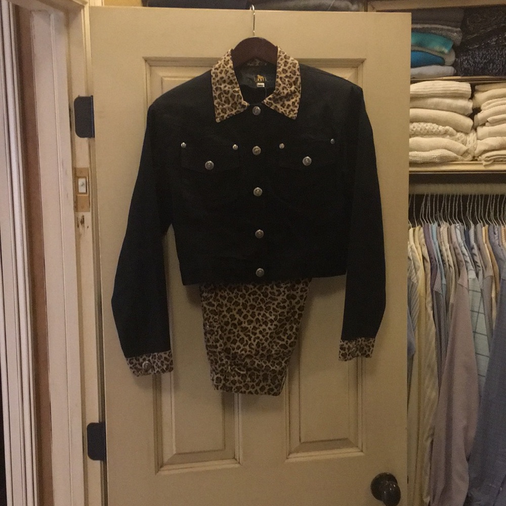 Boutique Isabel Chetah Black Jacket Pants 25 Waist